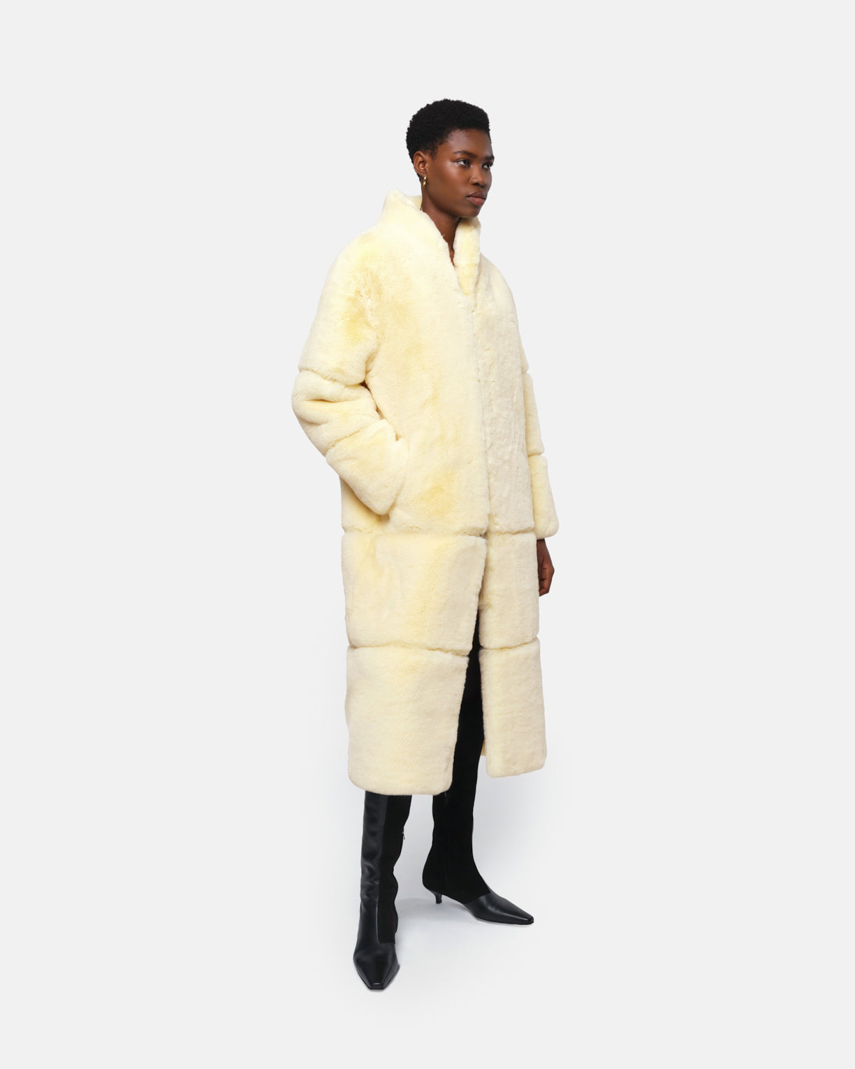 Sylke Faux Fur Coat in Panna Cotta – Apparis