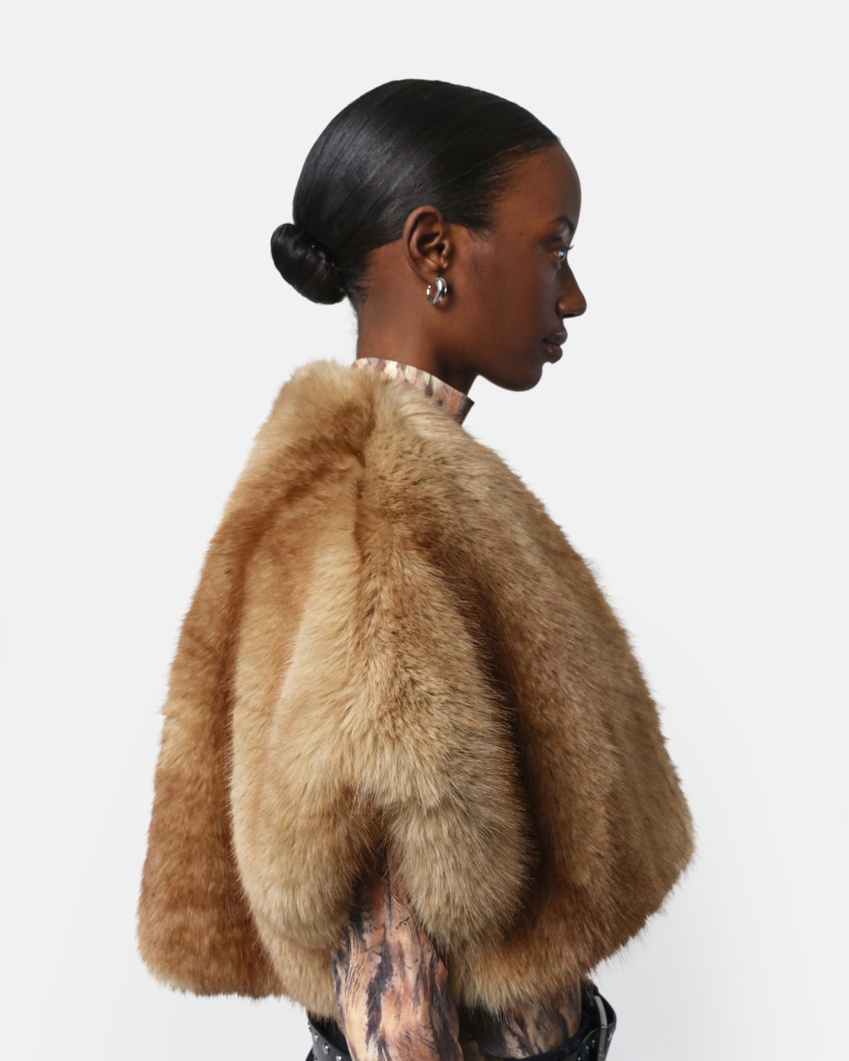 Devin Mink Shrug – Apparis