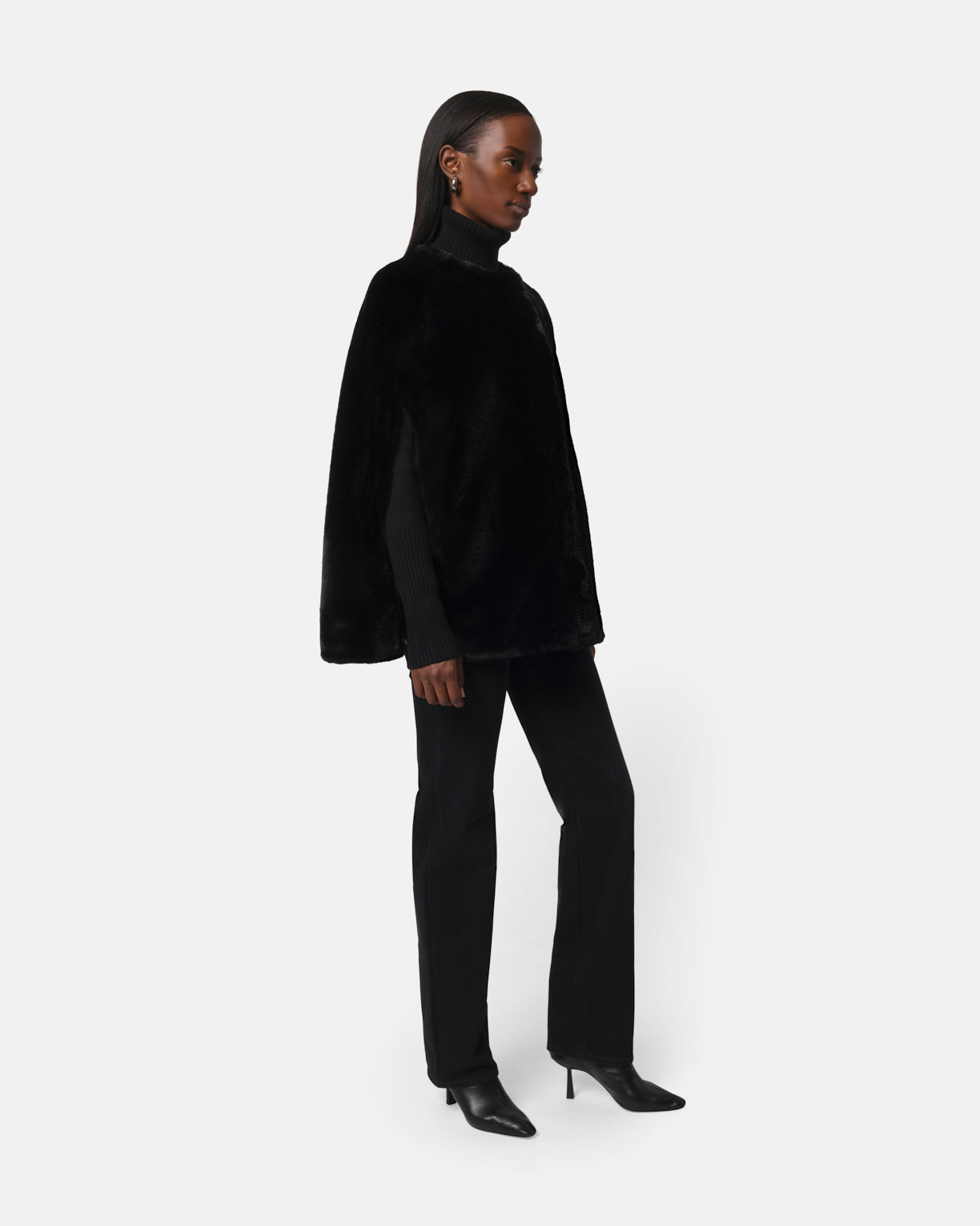 Sloane Cape – Apparis