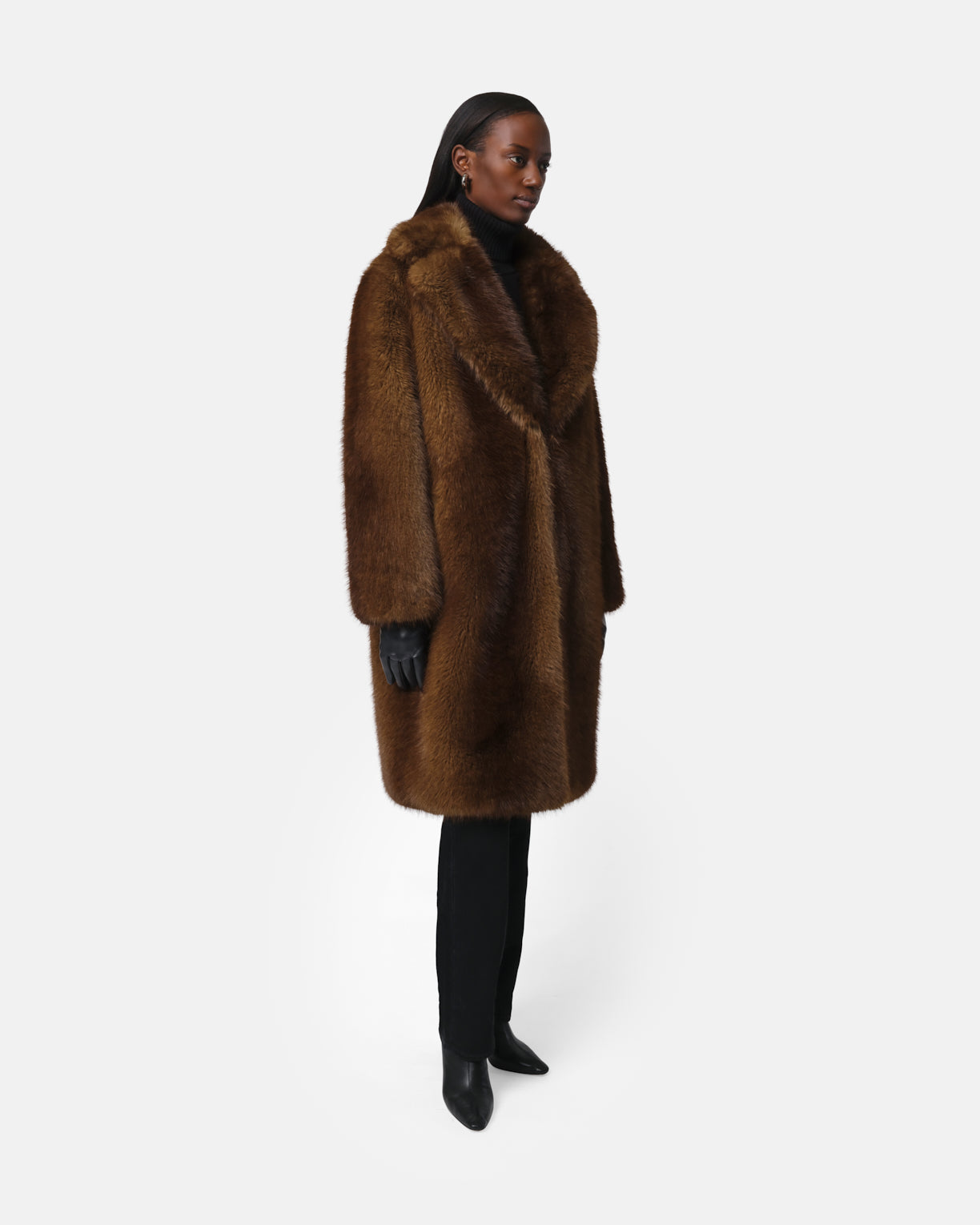APPARIS アパリス　コート Elis Faux Fur Coat in Noir – Apparis